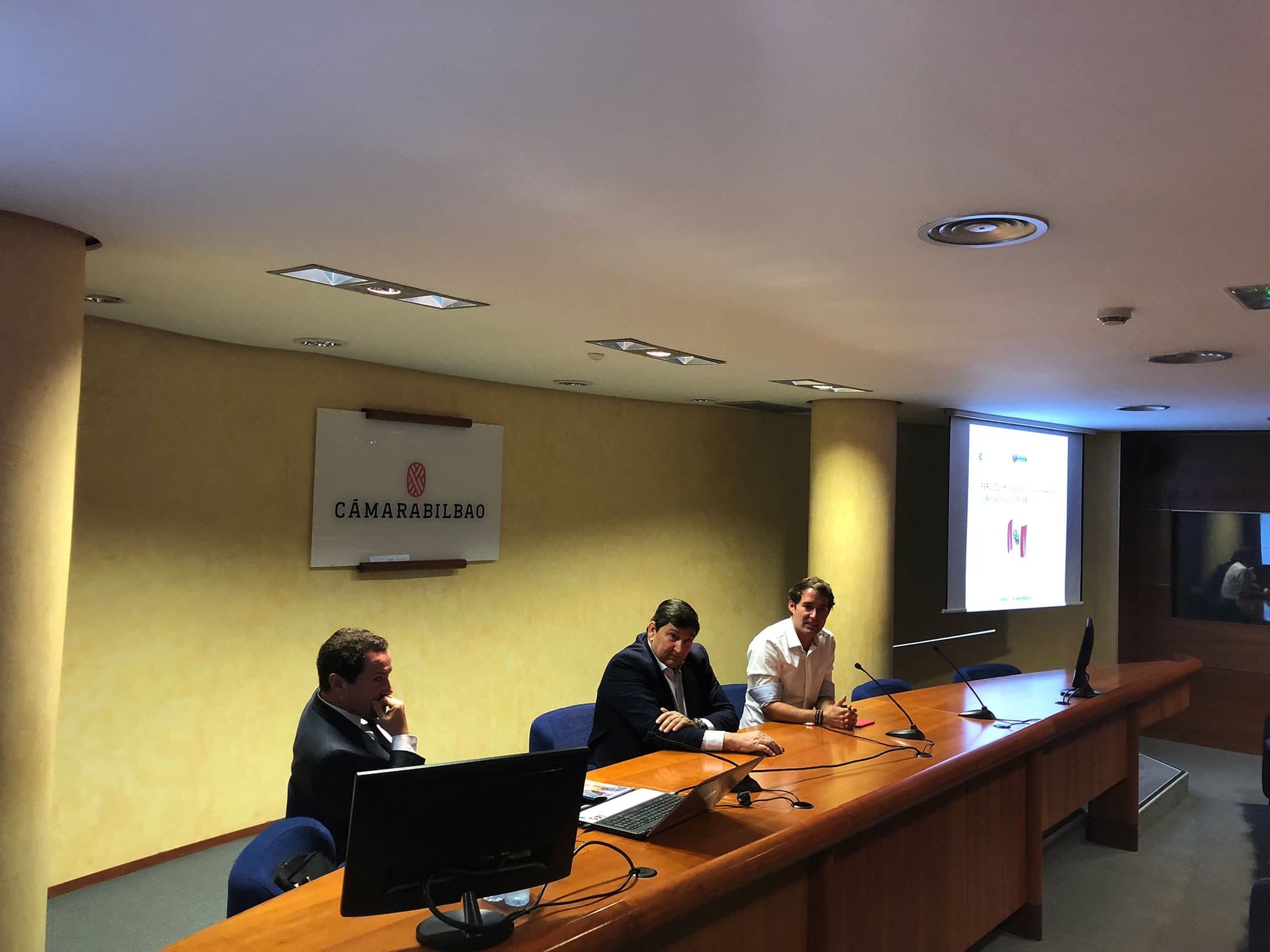 Gestionet ha estado presente en la Cámara de Bilbao en una jornada sobre el comercio y negocio en Perú.